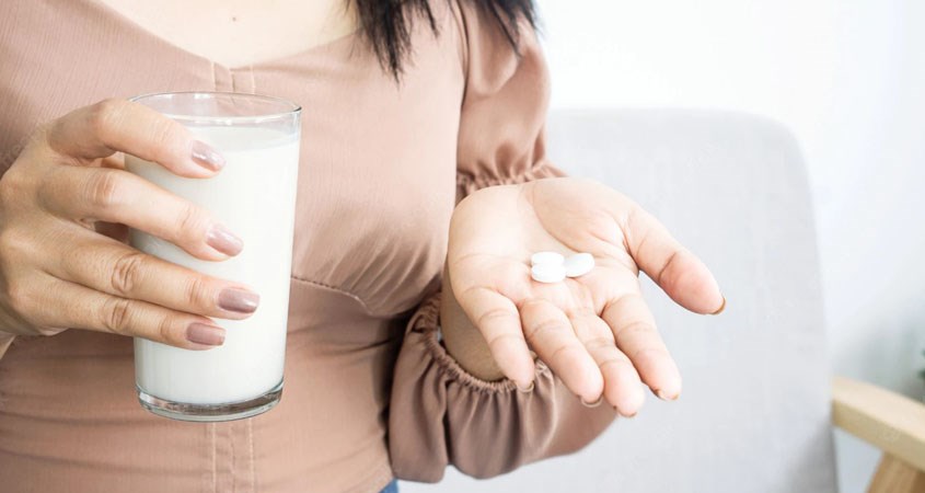 Không nên uống sữa đậu nành chung với thuốc