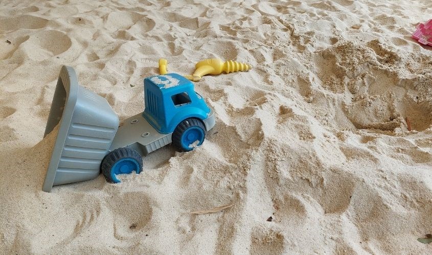 Xe đồ chơi chạy bằng lực ma sát 