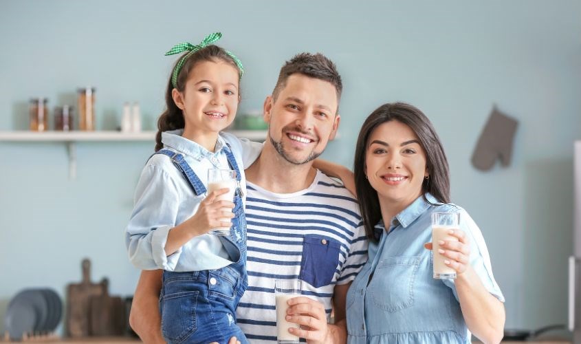 cần tham khảo ý kiến bác sĩ nếu muốn cho con sử dụng sữa hạt thay sữa tươi, sữa công thức