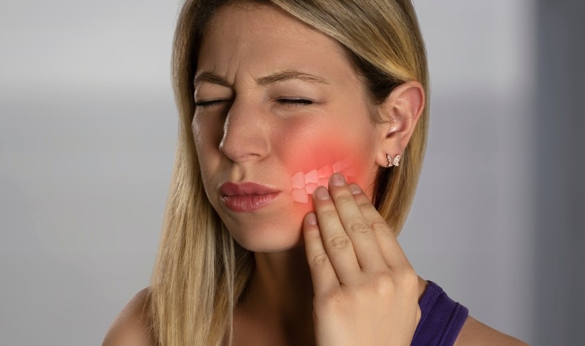 Massage mặt làm giảm triệu chứng bệnh rối loạn thái dương hàm