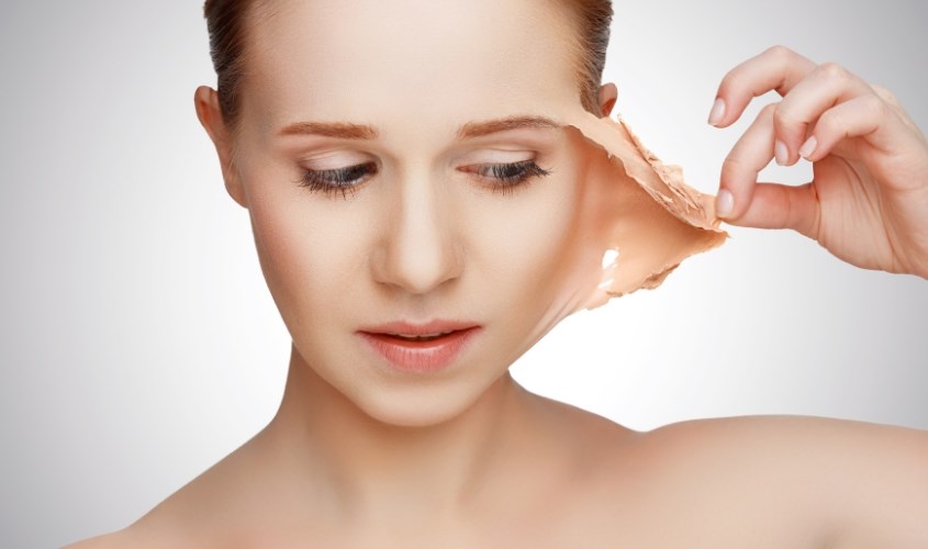 Massage mặt giúp trẻ hóa da