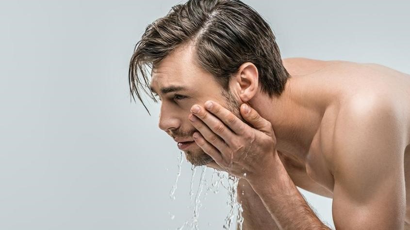 Nên rửa mặt trước khi cạo râu