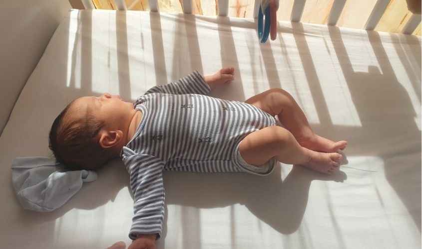 Cho trẻ tắm nắng thường xuyên Cho trẻ tắm nắng thường xuyên