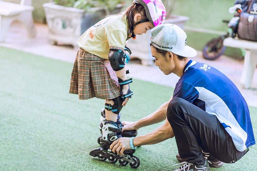 Cách ngồi xuống khi trượt patin