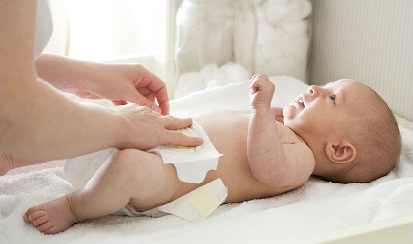 cách vệ sinh vùng kín cho trẻ sơ sinh