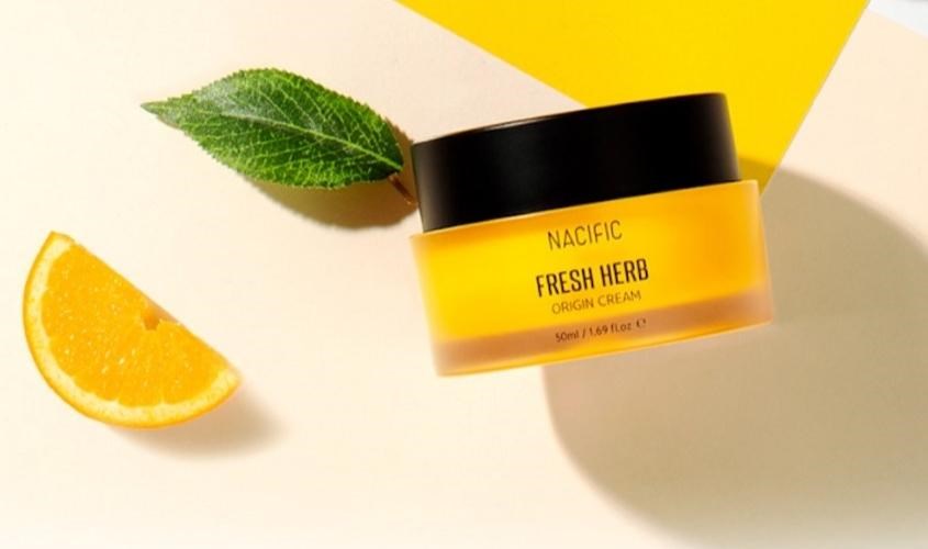 Kem dưỡng sáng và làm dịu da chiết xuất Hoa Cúc Nacific Fresh Herb Origin 50 ml