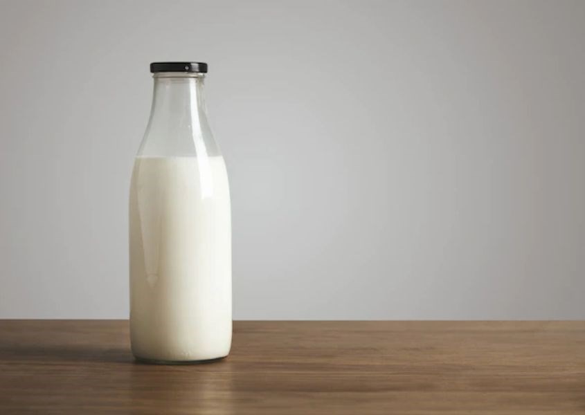 Sữa bò là loại thực phẩm gây dị ứng phổ biến nhất ở trẻ. Nguồn từ freepik