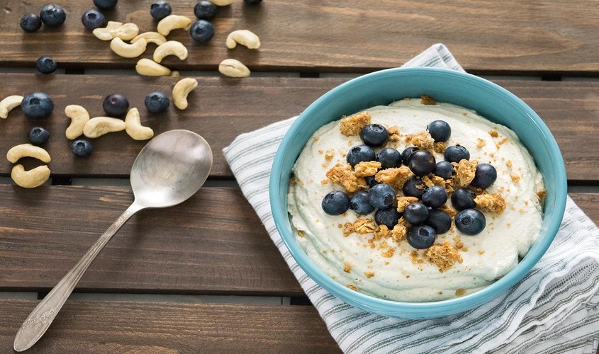 Chế biến thành món khác Dùng sữa chua tách nước chế biến thành kem