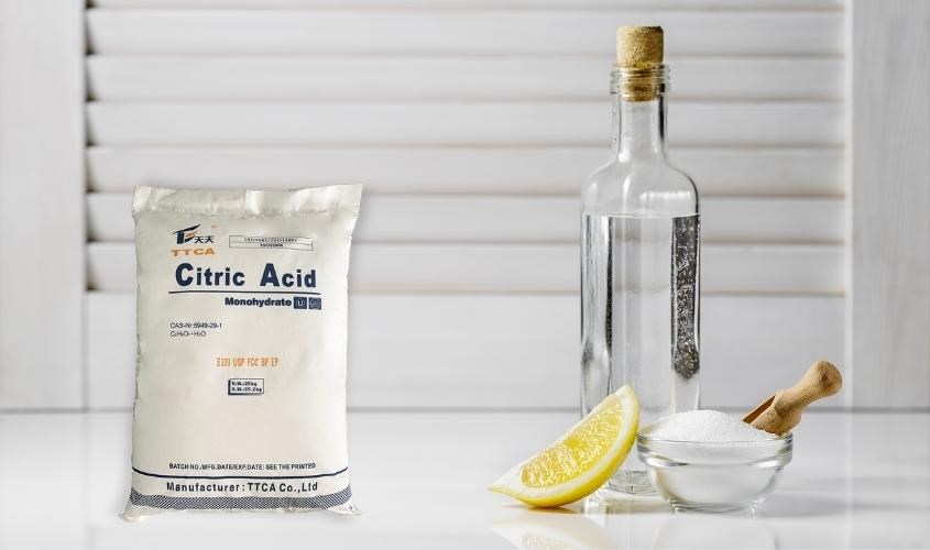 Chỉ nên vệ sinh máy tiệt trùng bình sữa bằng giấm hoặc axit citric