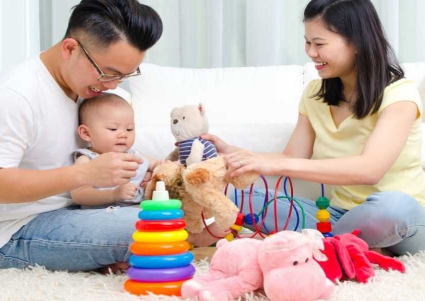 Những loại đồ chơi an toàn cho trẻ sơ sinh và trẻ mới biết đi dưới 3 tuổi.