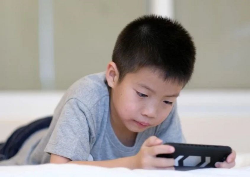 Những rủi ro về an toàn khi trẻ sử dụng đồ chơi hiện đại. Nguồn từ picdn