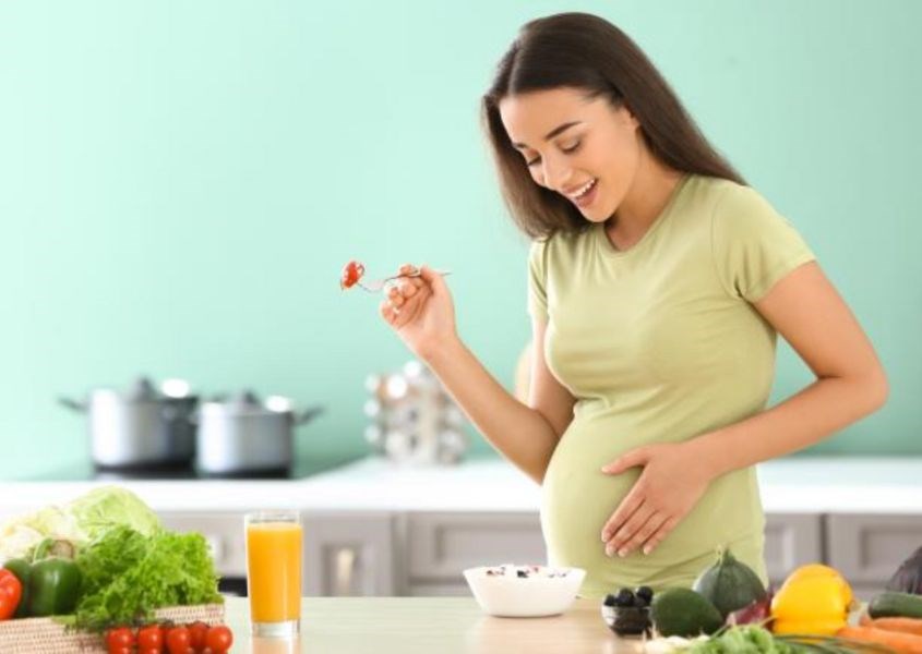 Mẹ bầu nên lựa chọn các loại thực phẩm lành mạnh và dễ tiêu hóa. Nguồn từ healthshots