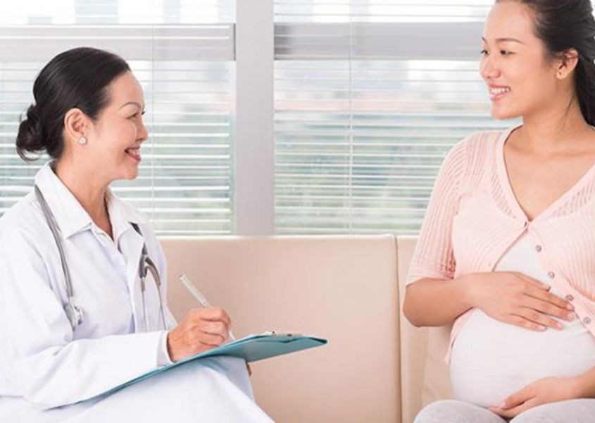 Trước khi dùng vitamin, mẹ bầu cần trao đổi và nhận lời khuyên từ bác sĩ hoặc chuyên gia. Nguồn từ healthhub