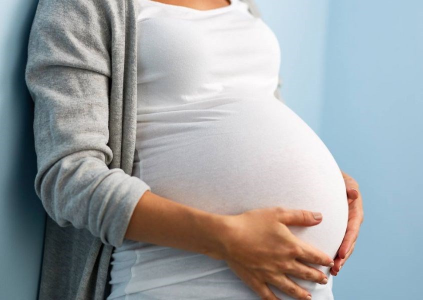 Ở thời kỳ tam cá nguyệt thứ hai, thai nhi bắt đầu lớn và đè lên dạ dày làm cho mẹ có cảm giác no.