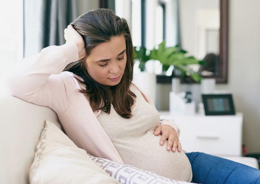 Ở tam cá nguyệt thứ ba, thai nhi phát triển lớn làm cho mẹ bầu ăn uống khó khăn hơn. Nguồn từ babycenter