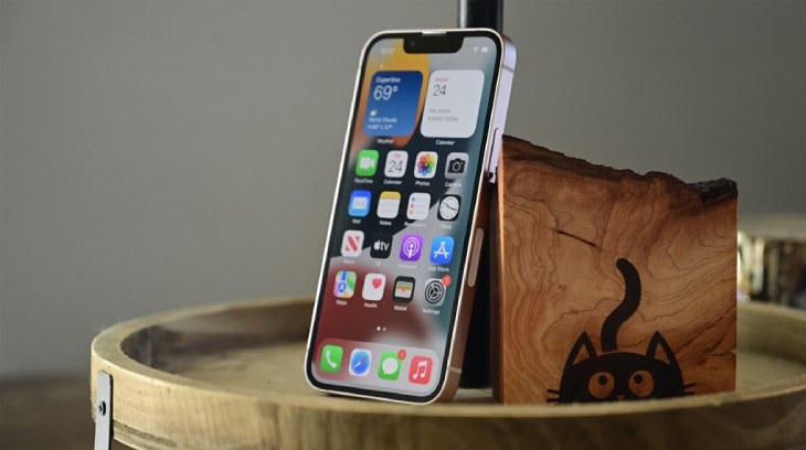 Điện thoại iPhone 13 mini 128GB sở hữu viên pin lớn 2438 mAh hỗ trợ bạn sử dụng cả ngày dài