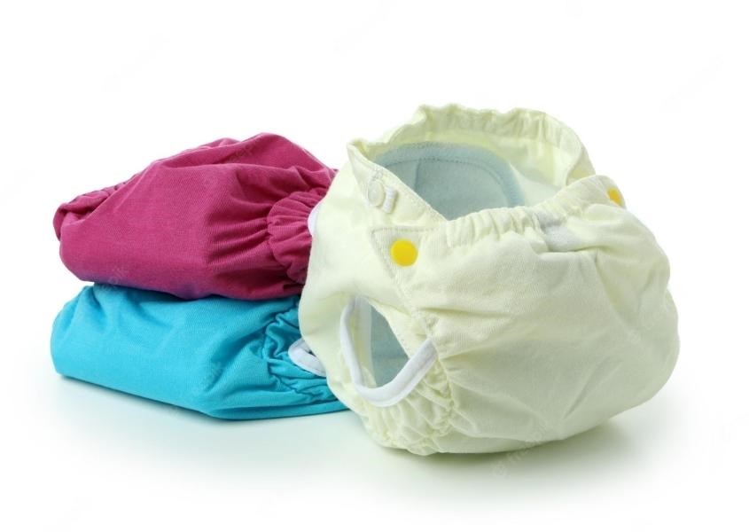 Cha mẹ có thể tái sử dụng các vật dụng như tã vải. Nguồn từ freepik