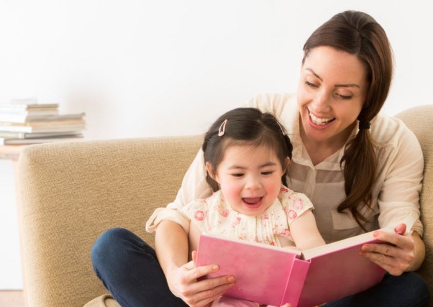 Cha mẹ có thể đọc cho trẻ nghe những bài đồng giao có âm điệu Cha mẹ có thể đọc cho trẻ nghe những bài đồng giao có âm điệu