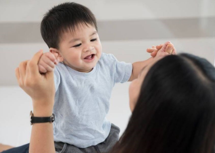 Quá trình tập nói của trẻ nên được diễn ra từ từ, hãy để trẻ hiểu từng từ cha mẹ nói Quá trình tập nói của trẻ nên được diễn ra từ từ, hãy để trẻ hiểu từng từ cha mẹ nói