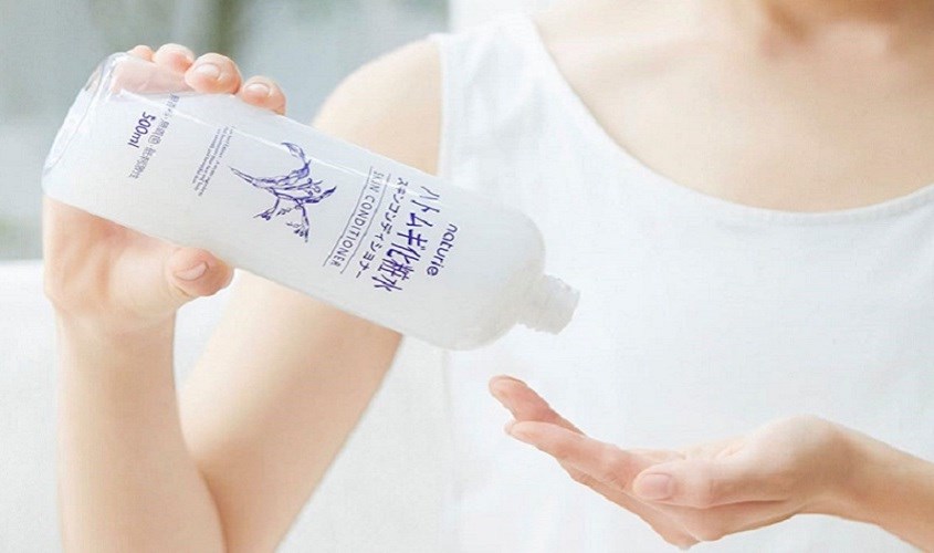 Toner Naturie Hatomugi Skin Conditioner 