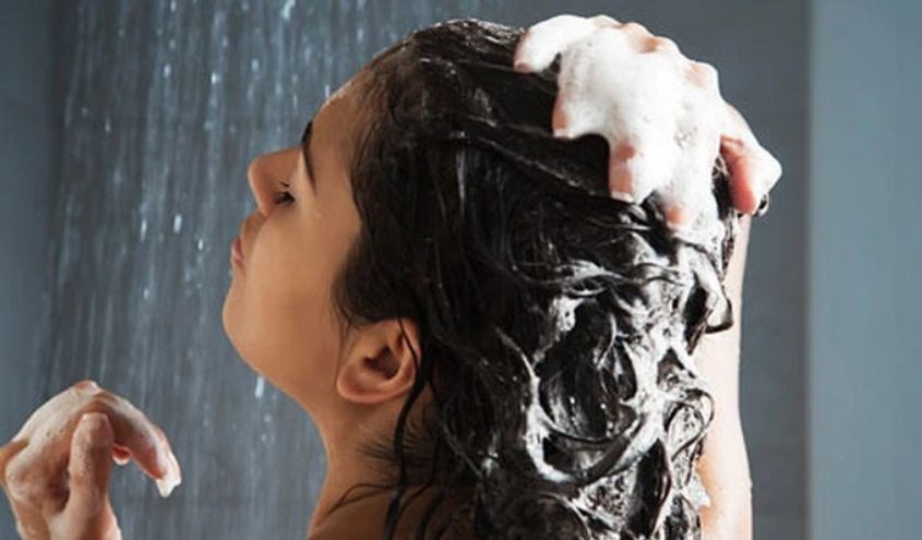 Gội và xả tóc bằng nước lạnh Gội và xả tóc bằng nước lạnh