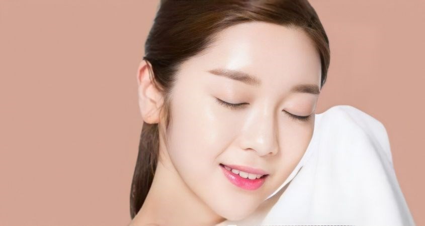 Xông mặt bằng nước muối giúp da sạch sâu