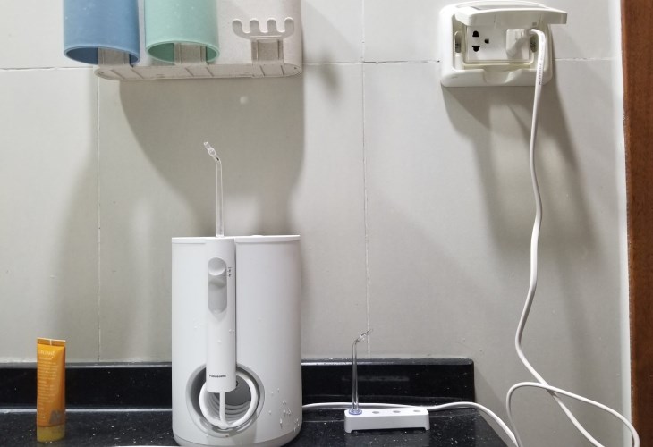 Người dùng nên thiết kế vị trí đặt máy phù hợp để kết nối máy tắm nước để bàn với ổ cắm nhằm đảm bảo an toàn khi sử dụng