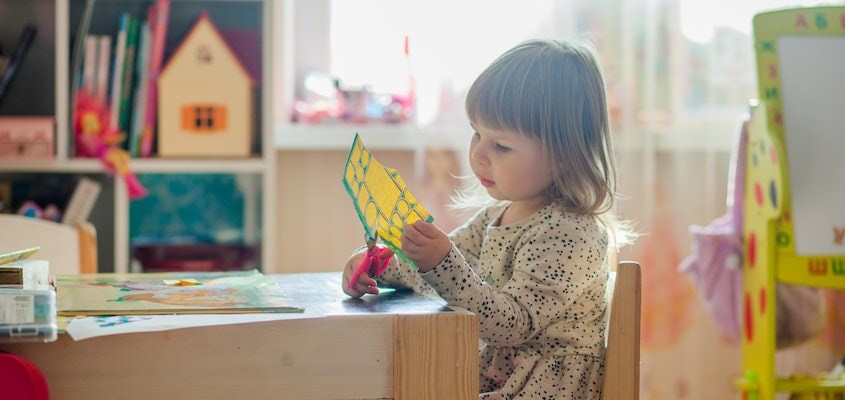 Để trẻ giải quyết những vấn đề đơn giản nhưng vẫn trong tầm kiểm soát của bạn