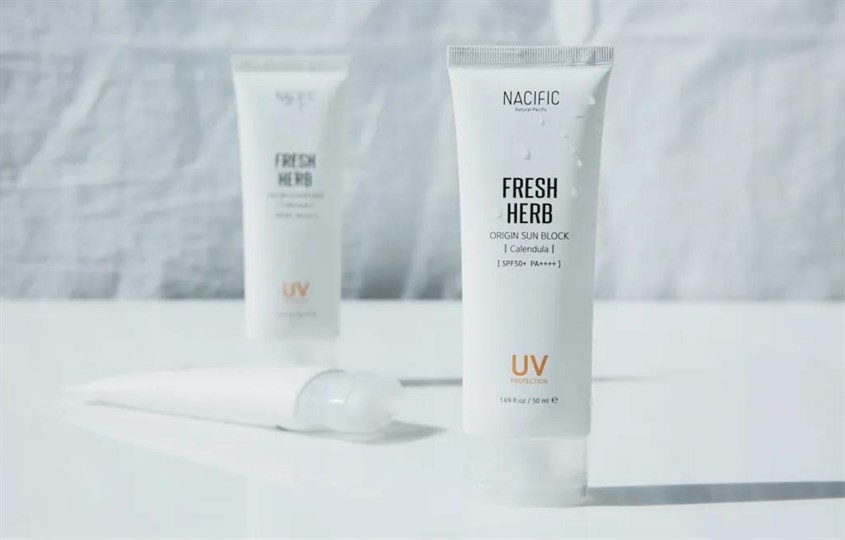 Kem chống nắng làm dịu và phục hồi da Nacific Fresh Herb SPF 50+ PA++++ 50 ml