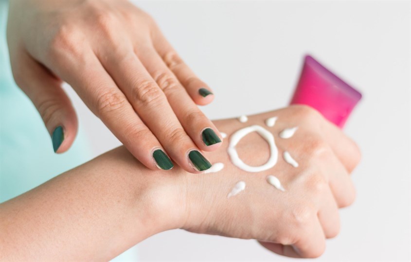 Tránh thành phần gây khô da