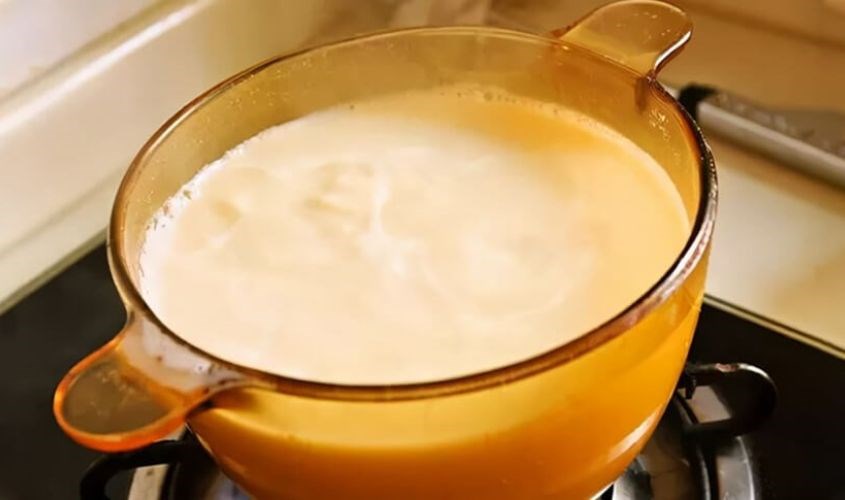 Nếu bạn tự làm sữa đậu nành tại nhà, phải được đun sôi trước khi sử dụng