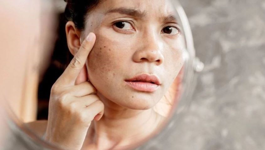 Dùng máy massage mặt sẽ hạn chế da sạm nám và lão hóa sớm