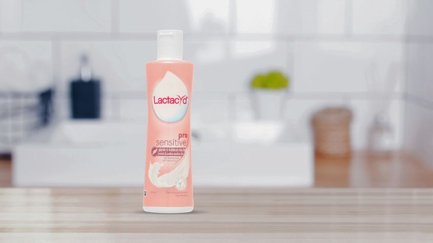 Dung dịch vệ sinh phụ nữ Lactacyd Pro Sensitive hương dịu nhẹ 250 ml