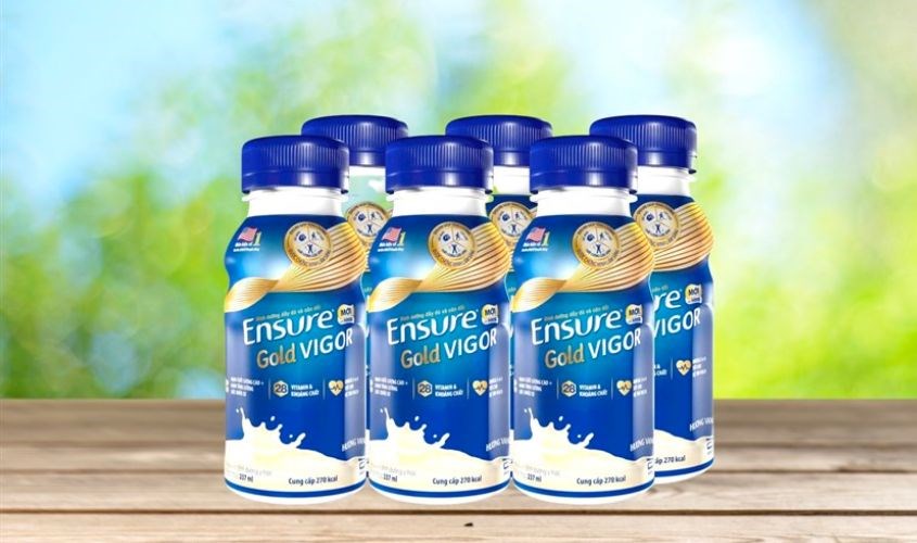 Lốc 6 chai sữa bột người lớn pha sẵn Ensure Gold Vigor hương vani 237 ml Lốc 6 chai sữa bột người lớn pha sẵn Ensure Gold Vigor hương vani 237 ml
