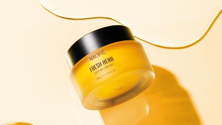 Kem dưỡng sáng và làm dịu da chiết xuất Hoa Cúc Nacific Fresh Herb Origin Cream 50 ml