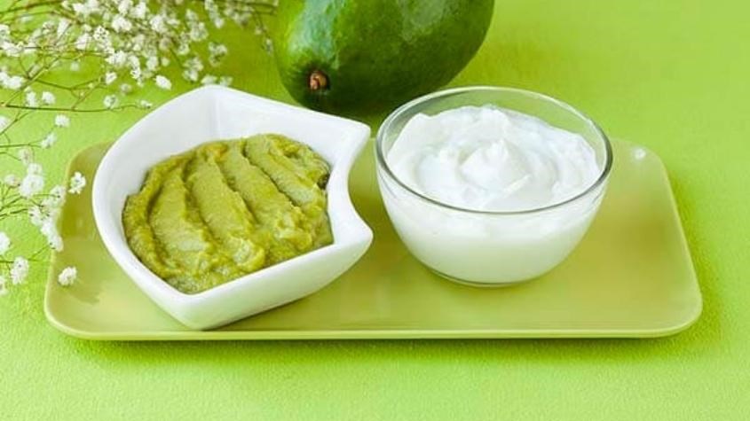 Hỗn hợp sữa chua và bơ sẽ giúp cải thiện tóc bị khô xơ, thiếu độ ẩm