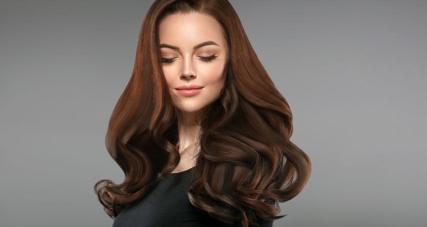 Sử dụng dầu xả giúp tóc khỏe mạnh và dày hơn