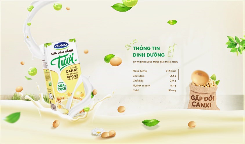 Cho trẻ uống hộp sữa đậu nành tươi Vinamilk 180 ml để bổ sung vitamin B12