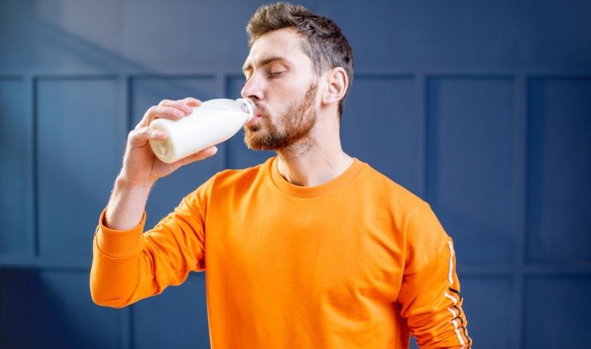 Người lớn không nên uống nhiều hơn 500 ml sữa/ngày