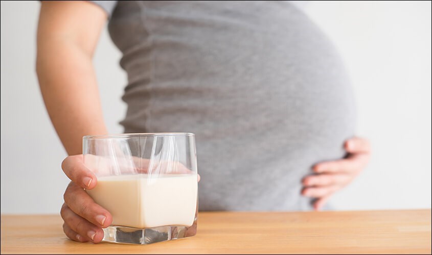 Phụ nữ mang thai và cho con bú chỉ nên sử dụng ít sữa đậu nành và dùng khi thấy cần thiết