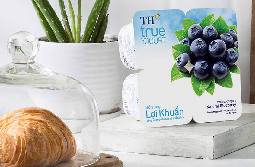 Lốc 4 hộp sữa chua trái cây TH true YOGURT vị việt quất 100g Lốc 4 hộp sữa chua trái cây TH true YOGURT vị việt quất 100g