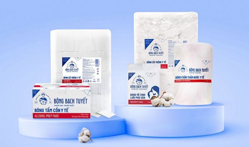 Dùng bông y tế để tẩy trang