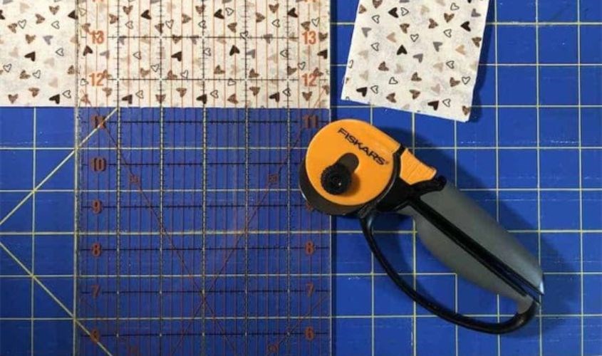 Chuẩn bị nguyên liệu và cắt thành hình vuông