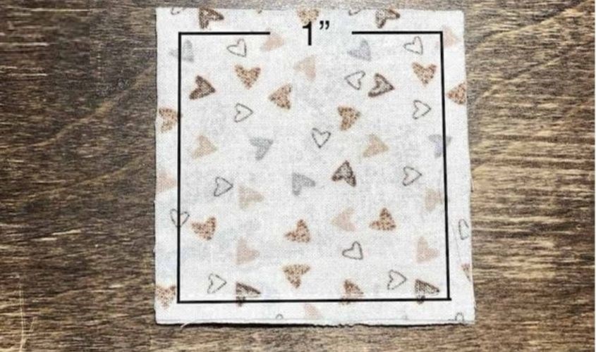 Đặt vải và dùng ghim cố định