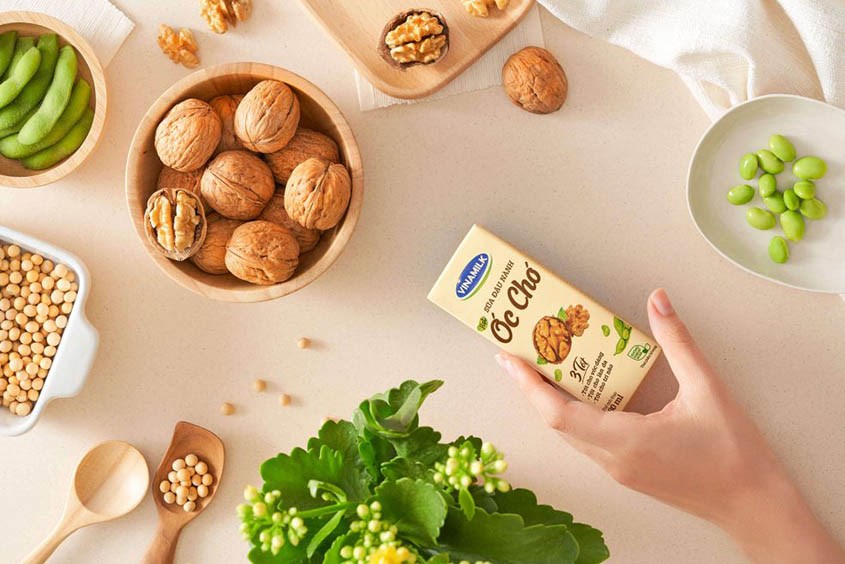 Lốc 4 hộp sữa đậu nành hạt óc chó Vinamilk 180 ml