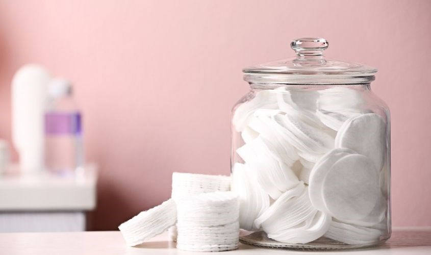 Bảo quản bông tẩy trang trong hũ đóng kín
