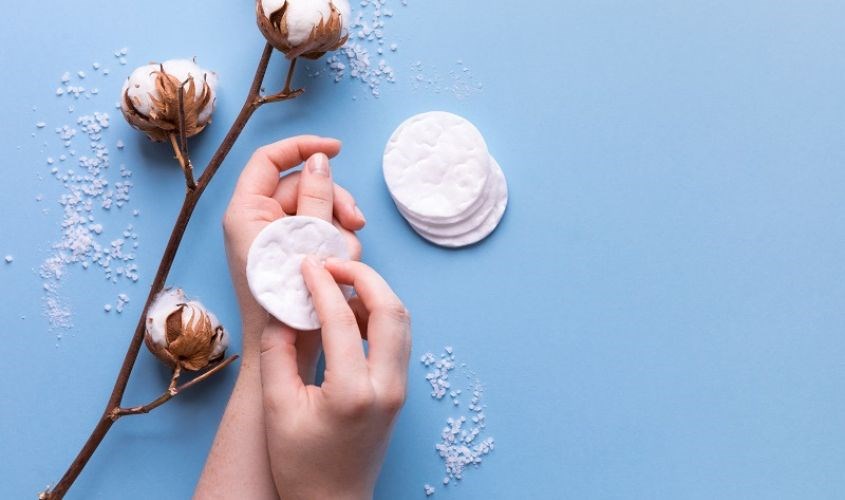 Bông tẩy trang được thiết kế theo dáng hình tròn và 100% từ cotton