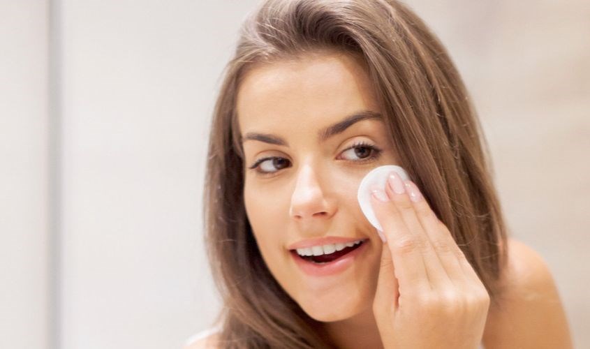 Nên thao tác nhẹ tay, đừng chà xát quá mạnh