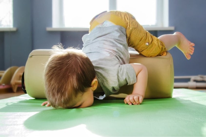 Nguyên nhân gây trật khớp khuỷu tay trẻ em