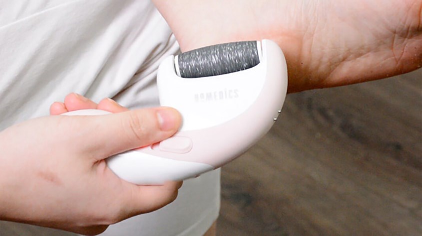 Máy mài gót chân giúp gót chân mềm mại hơn